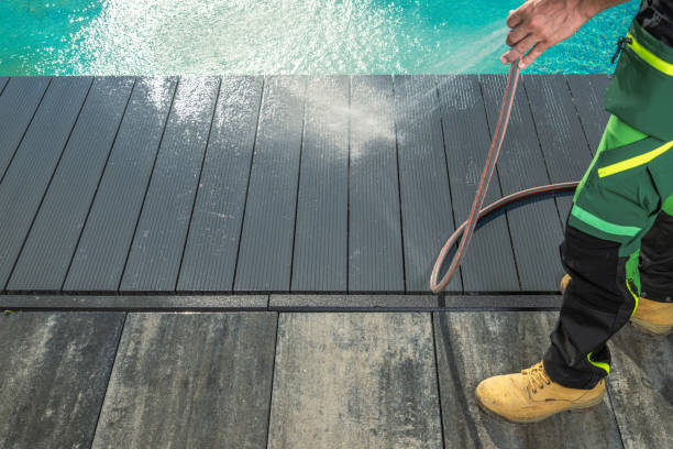 Best Deck Pressure Washing  in Ashwaubenon, WI